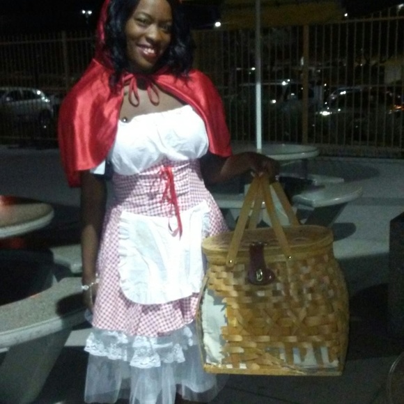 Meet your posher Latoya a.k.a CCSweets! - Picture 2 of 5