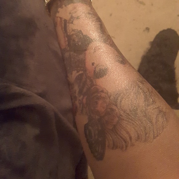 Meet your posher Latoya a.k.a CCSweets! - Picture 3 of 5