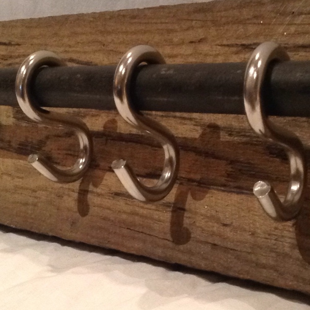 Rustic Barn Wood Rack. 🔥 Rustic is hot! - Picture 2 of 6