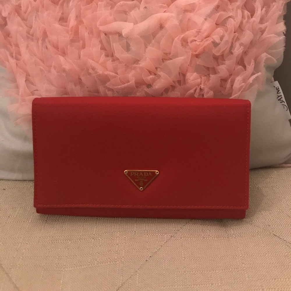 💯 % Authentic Prada Continental Wallet