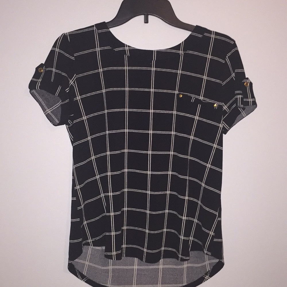 Semi-dressy top with a line pattern