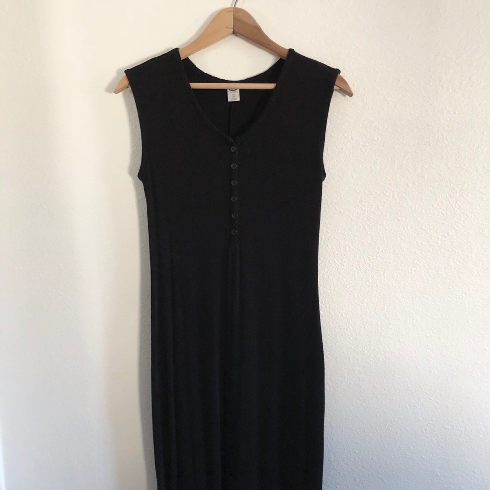 〰️ Old Navy Black Fitted Dress