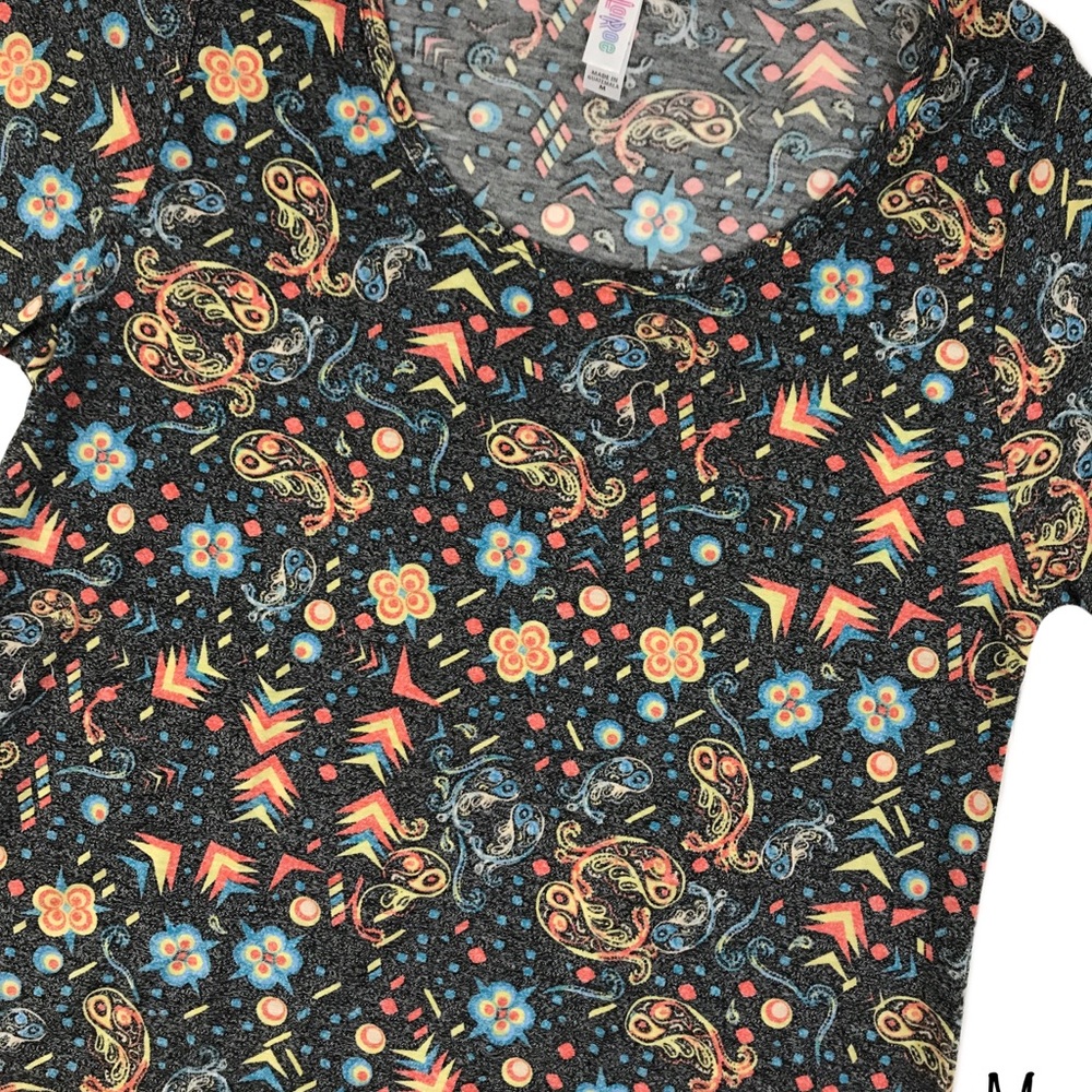 LuLaRoe Classic T BNWT - M