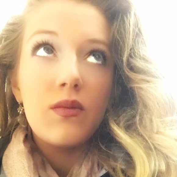 Meet your Posher, Katie - Picture 1 of 1