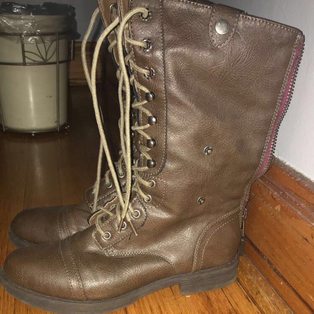 Combat boots