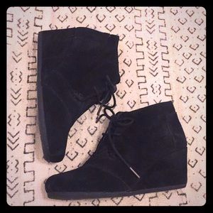 TOMS Black Suede Desert Wedges