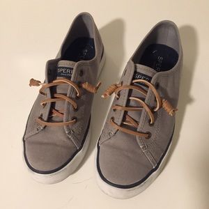 Sperry boat shoe sneakers with leather laces!!!