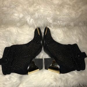 ✨Gianni Bini suede ankle boots