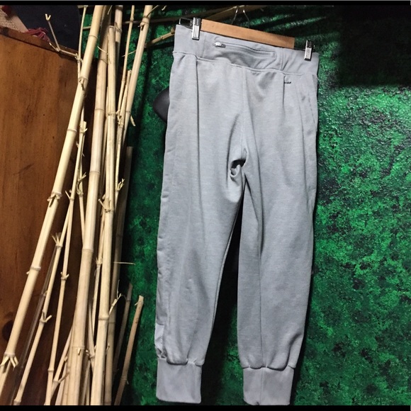 Adidas Beyond the Run jogger sweatpants - Picture 3 of 8