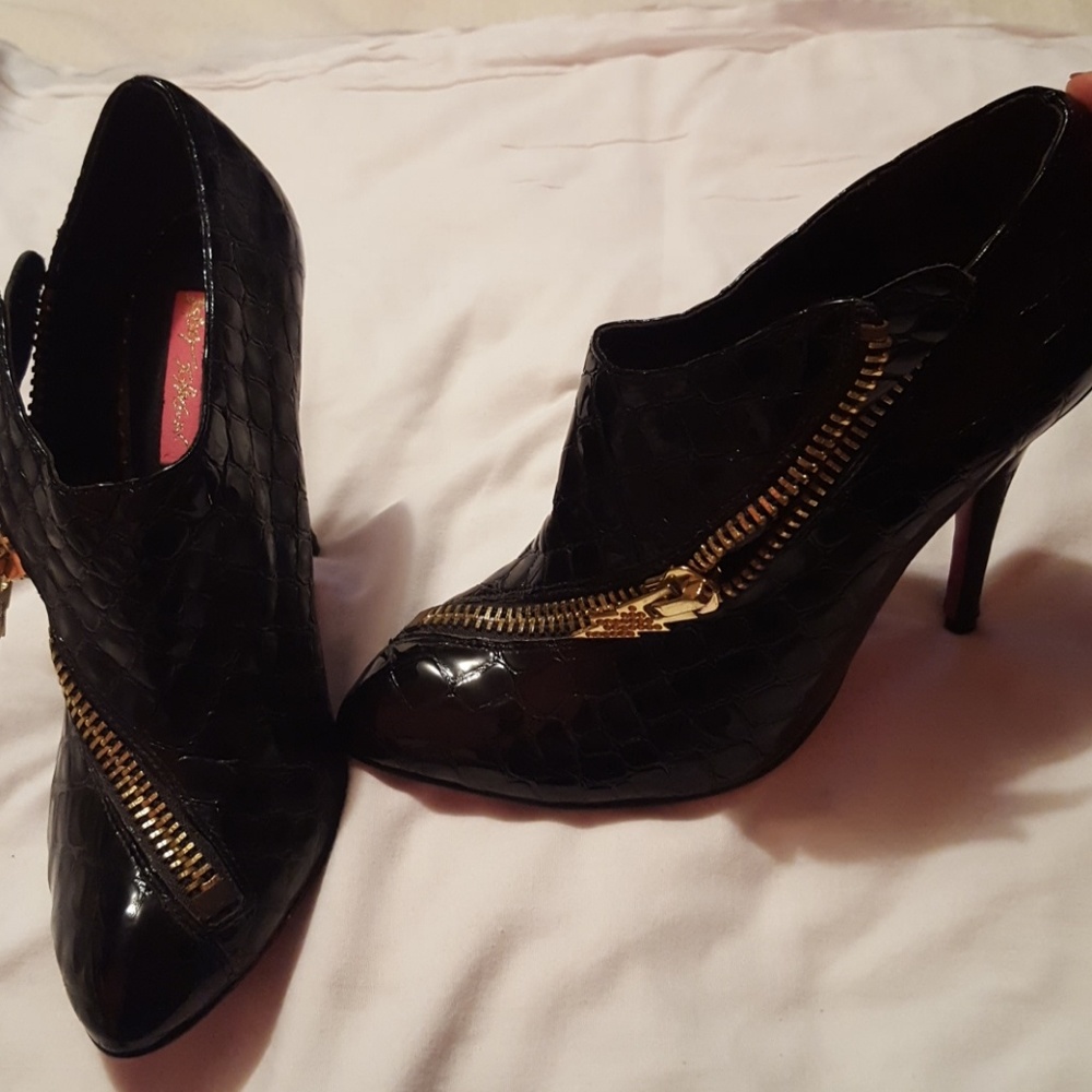 Betsey Johnson booties