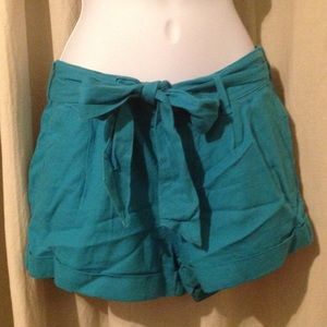Hardly Worn Shorts w 2 Little Pleats On Each Side