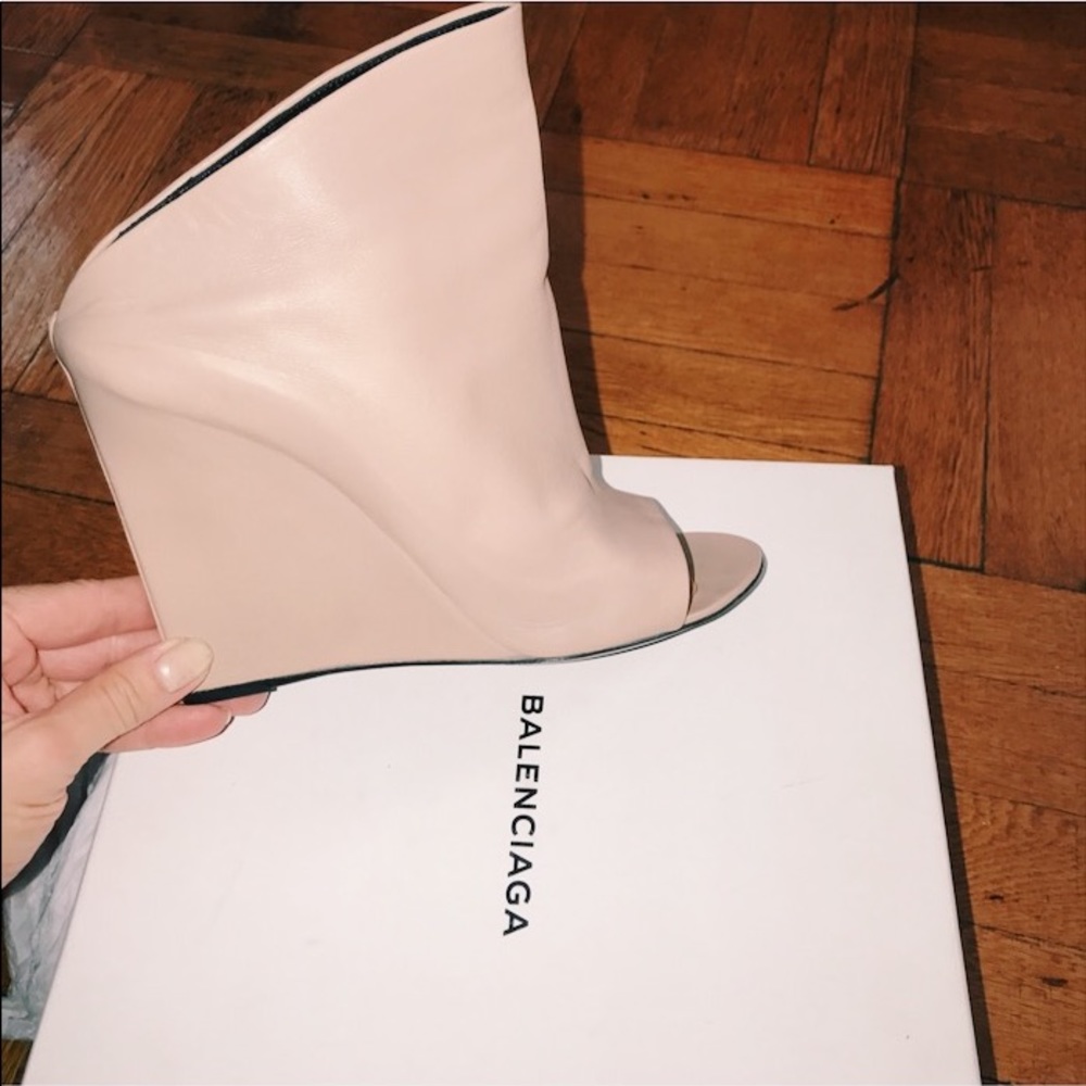 💥🔥Authentic Balenciaga Nude Wedges🔥💥