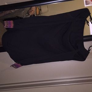 Black dress/tunic, open shoulder-detailed sleeves