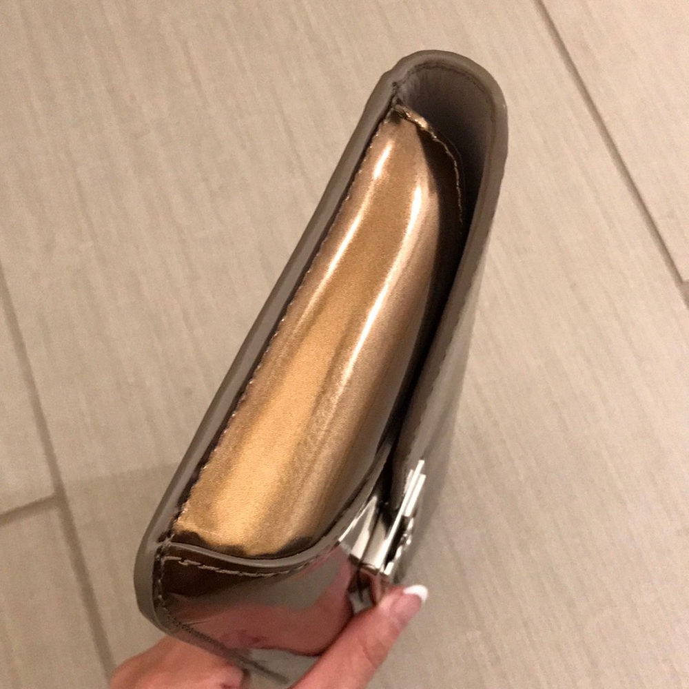 Tory Burch clutch - Picture 4 of 6