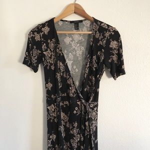 ➰ Forever 21 Black Floral Wrap Dress