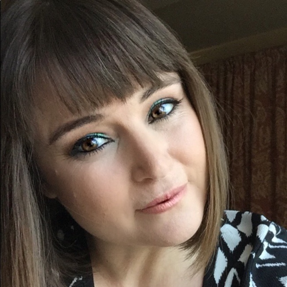 Meet your Posher, Ruth aka @squishdelish on IG!