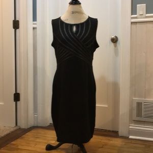 Sleeveless black dress. Studio Y