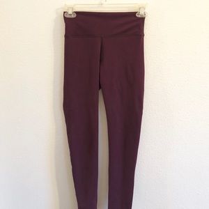 ➰ Fabletics Maroon Fitted Leggings