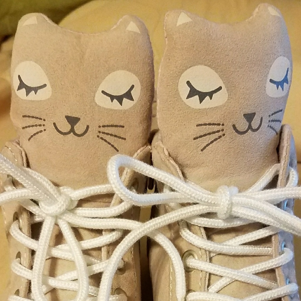 Toddler size 5 (6-12mo) kitty high tops - Picture 2 of 5