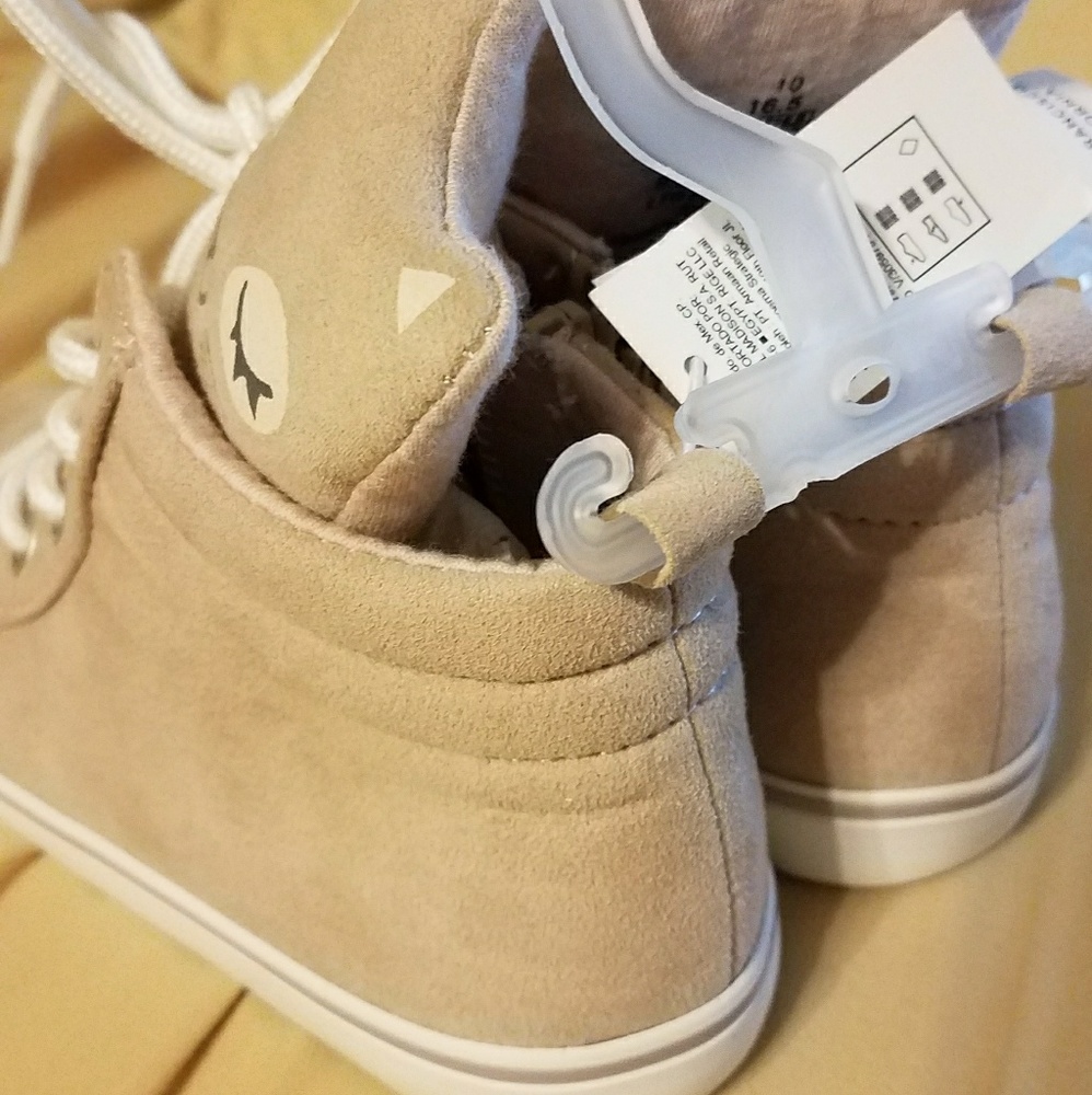 Toddler size 5 (6-12mo) kitty high tops - Picture 3 of 5