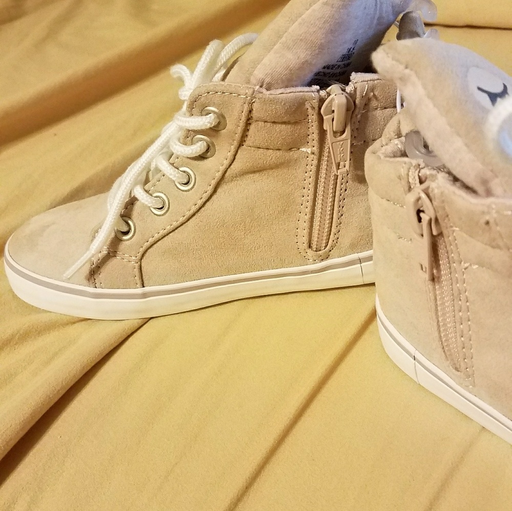 Toddler size 5 (6-12mo) kitty high tops - Picture 5 of 5
