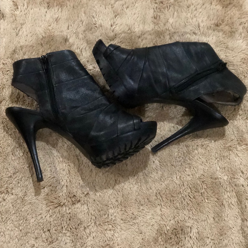 Levity High Heel Peep Toe Shoe