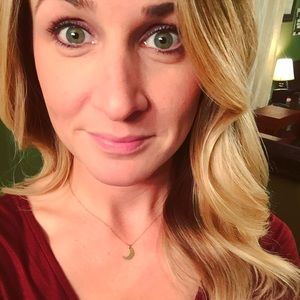 Meet your Posher, Clarissa