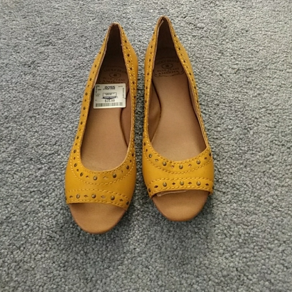 Open toe flats