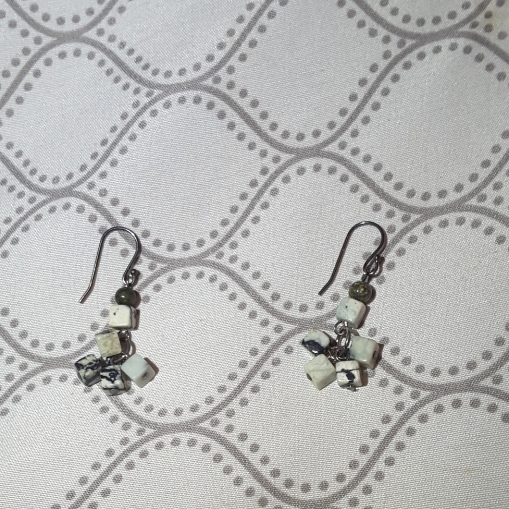 Stone and bead necklace and earings handmade - Picture 2 of 3