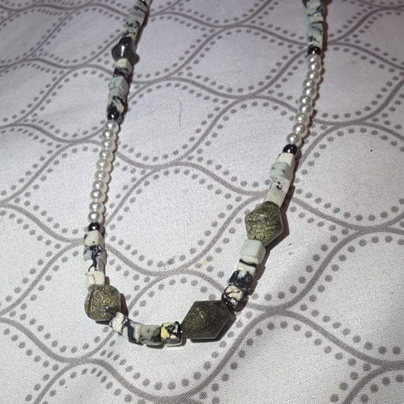 Stone and bead necklace and earings handmade - Picture 3 of 3