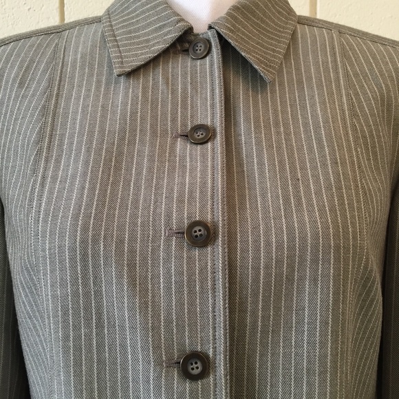 Liz Claiborne Tan Striped 2 Piece Suit 6P - Picture 2 of 8