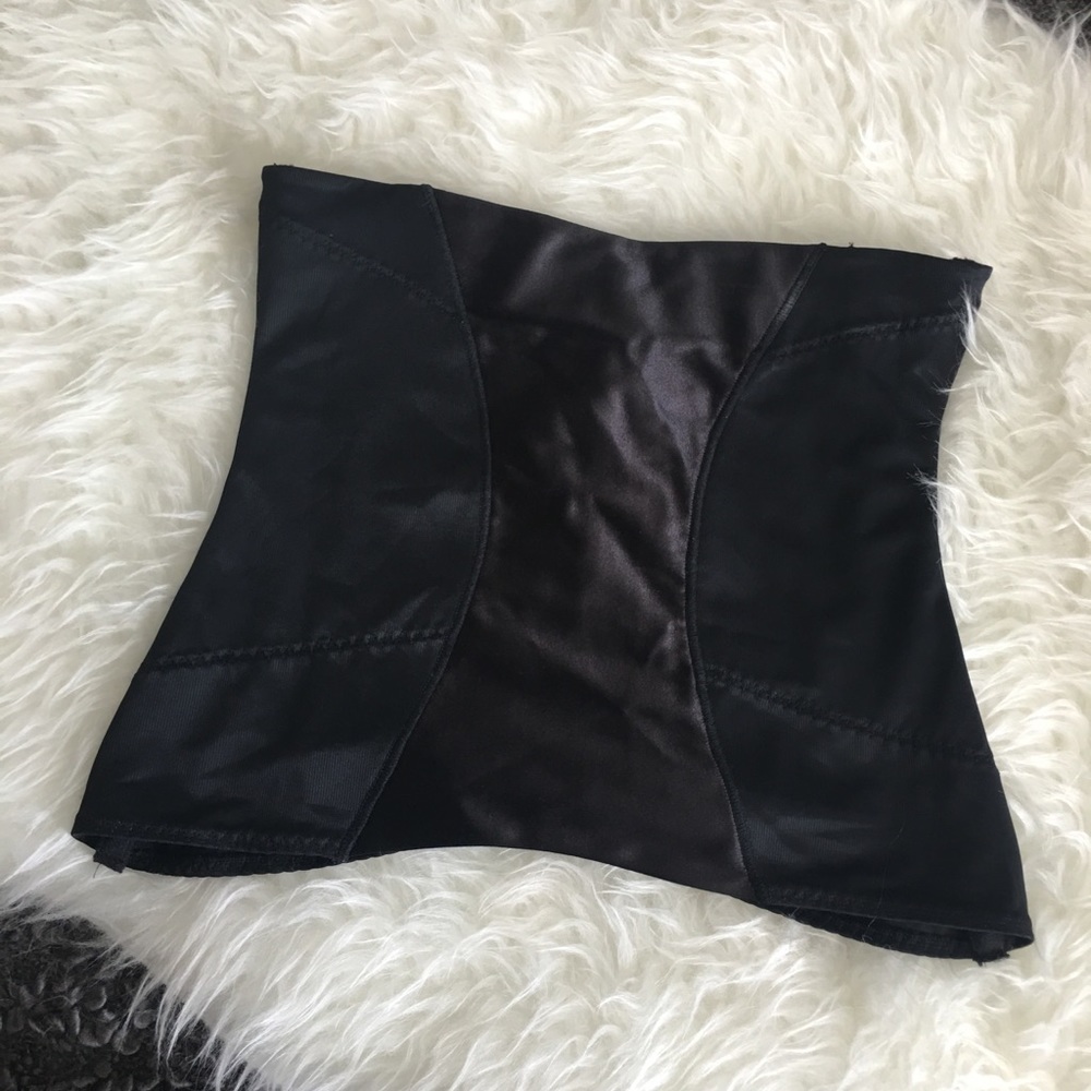 Never worn Waist Trainer!!! Size L fits VERY Snug