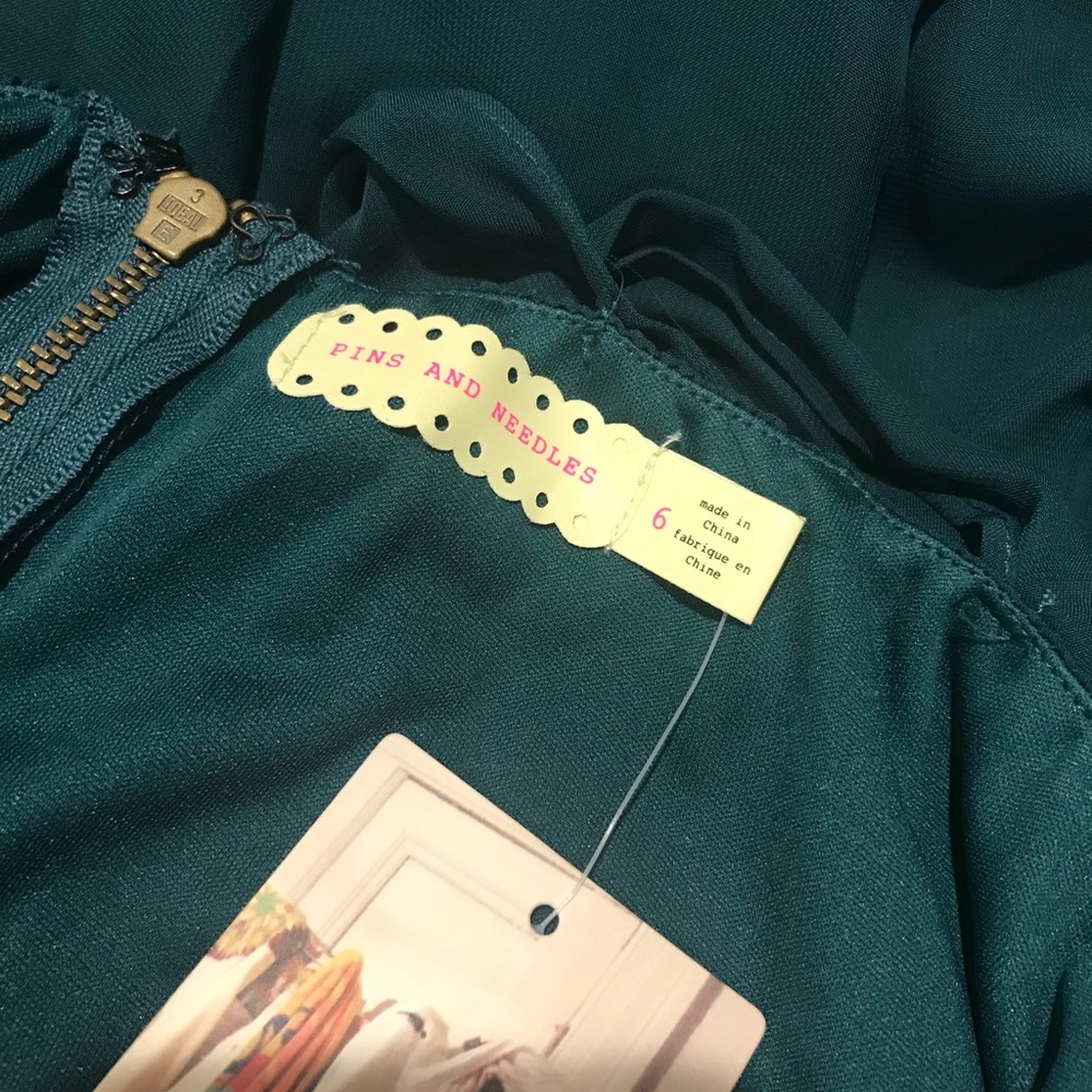 Pins & Needles Green Size 6 Dress