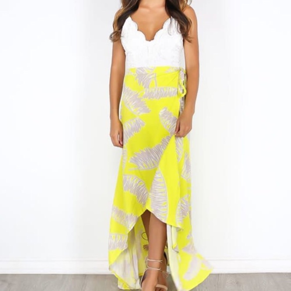 Luxxel high low lace wrap dress sz Large VICI