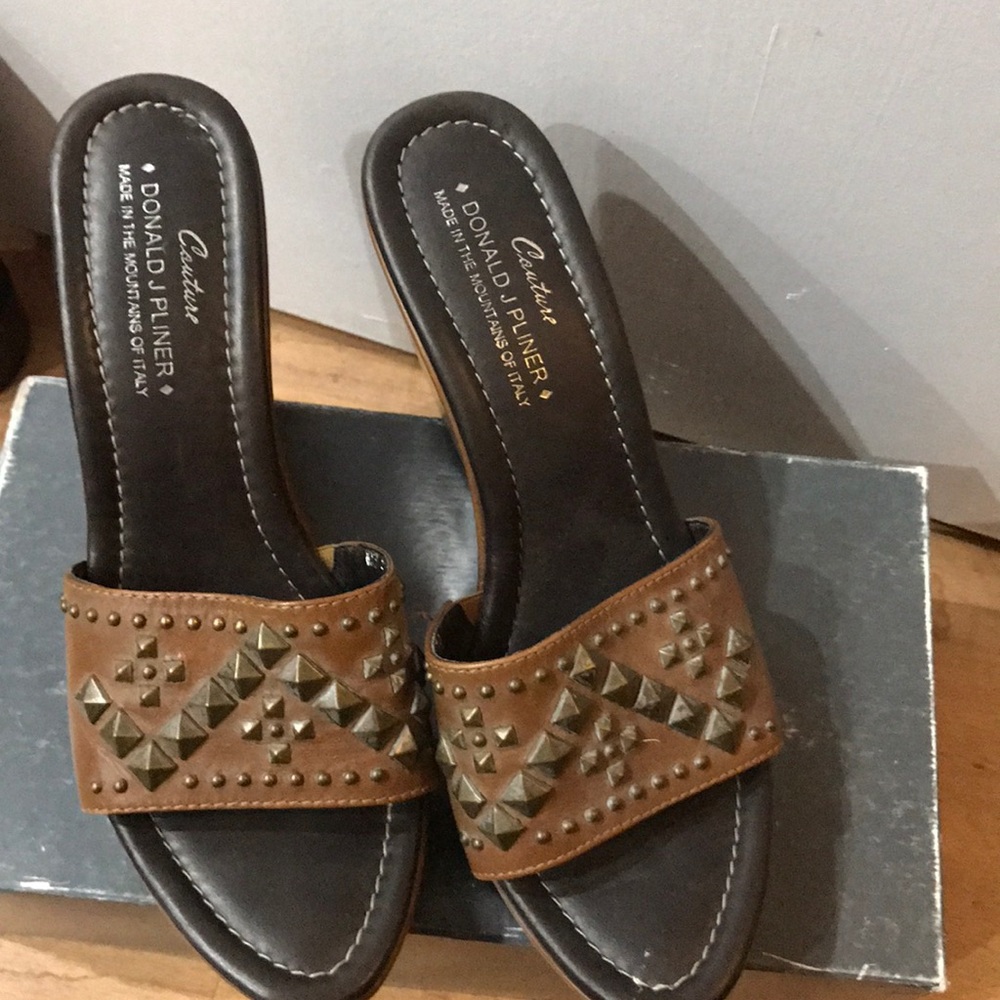 Donald j plainer sandals