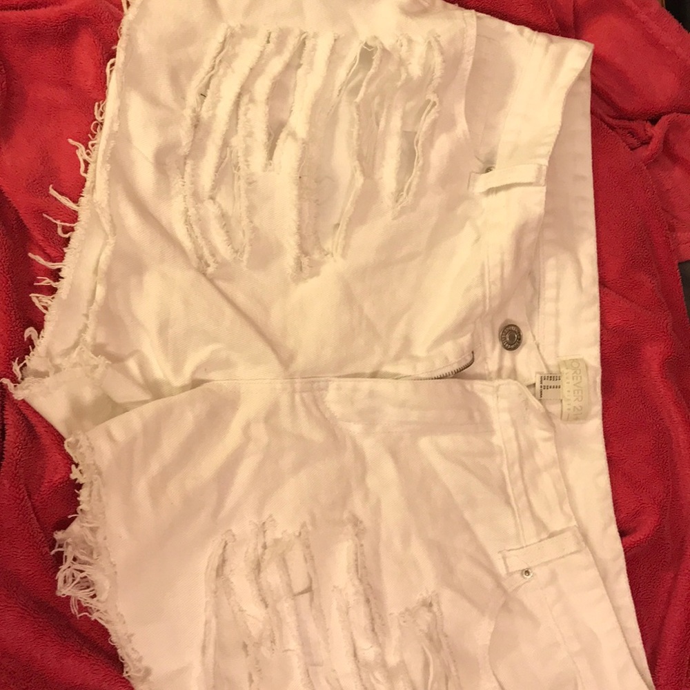 White shorts from forever 21