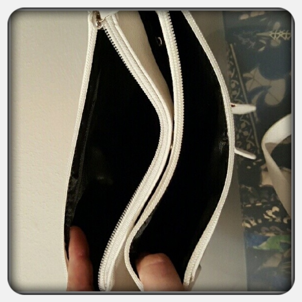 NWOT White Nicole Miller Crossbody Bag - Picture 3 of 5