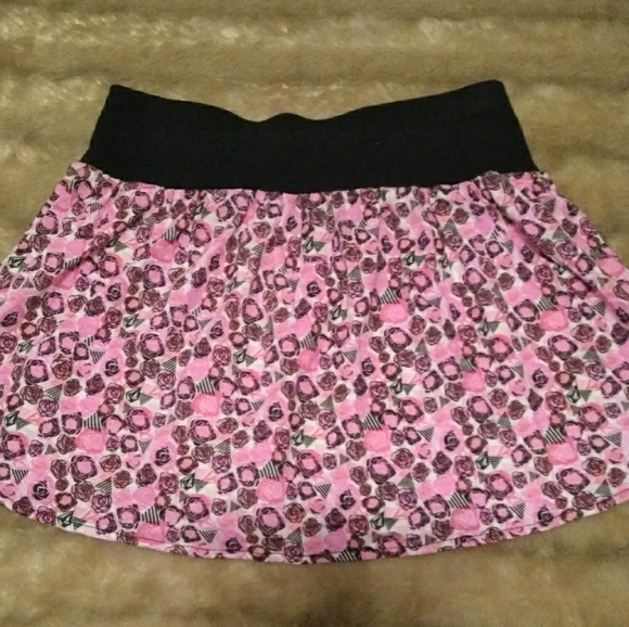 Volcom vintage floral skater skirt in pink,black and white - Picture 1 of 4