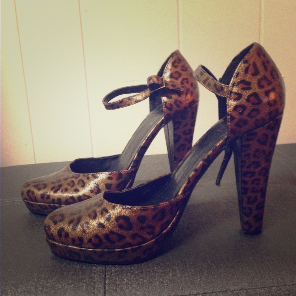 Forever XXI leopard pump