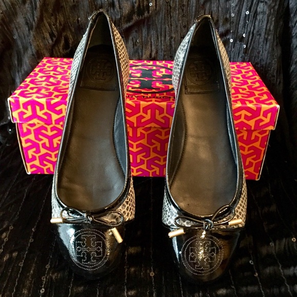 TORY BURCH Black Verbena Snake Print Flats NWT - Picture 4 of 12