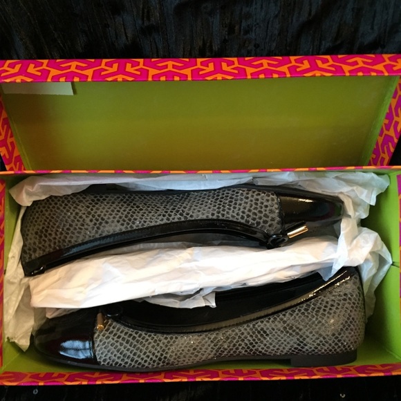 TORY BURCH Black Verbena Snake Print Flats NWT - Picture 9 of 12