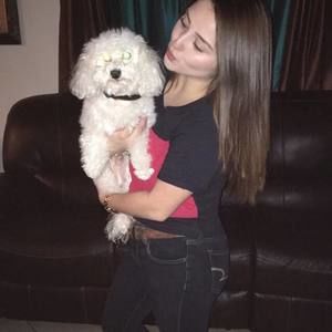 Meet your Posher, Valeria