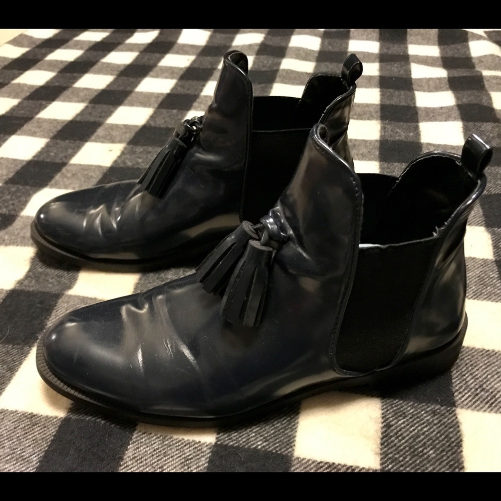 SOLD! Zara,tasseled, flat loafers•size 41