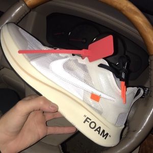 NIKE x OFF WHITE ZOOM FLY 10.5