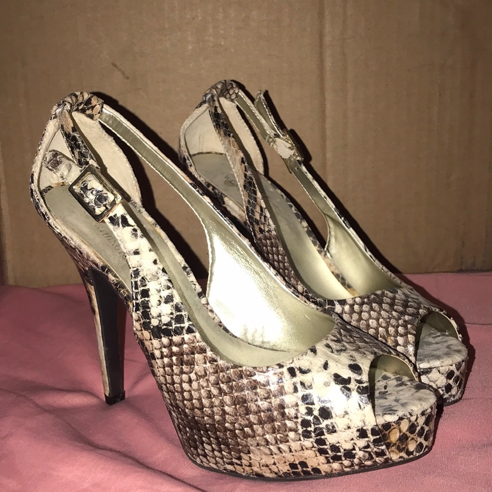 🔴 SOLD 🔴 Snake Print Heels