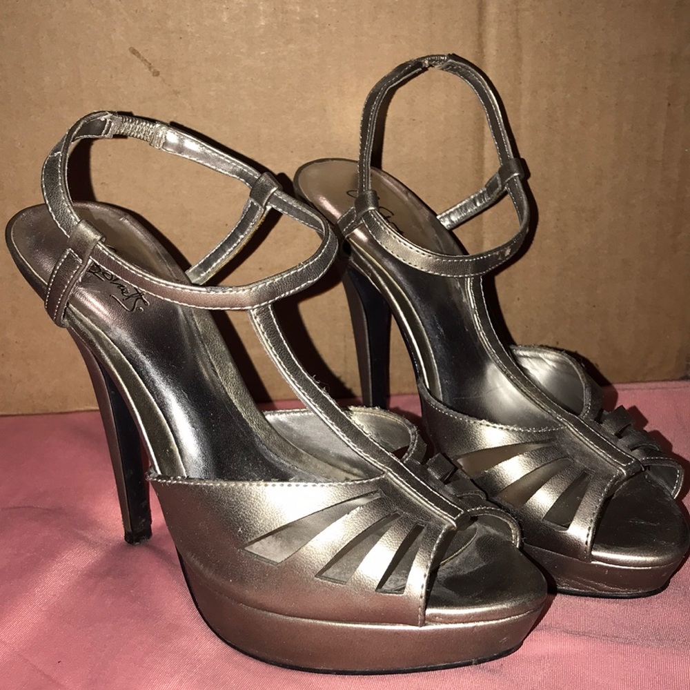 🔴 SOLD 🔴 Party Heels