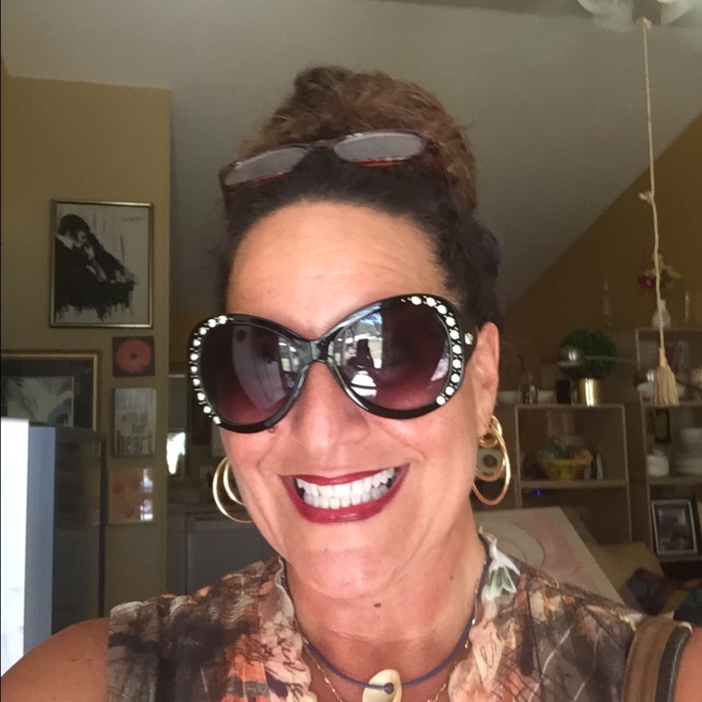 Meet your Posher, Carol