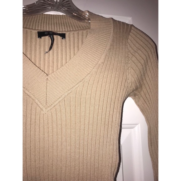 SALE‼️ Two V neck Sweaters - Picture 4 of 4