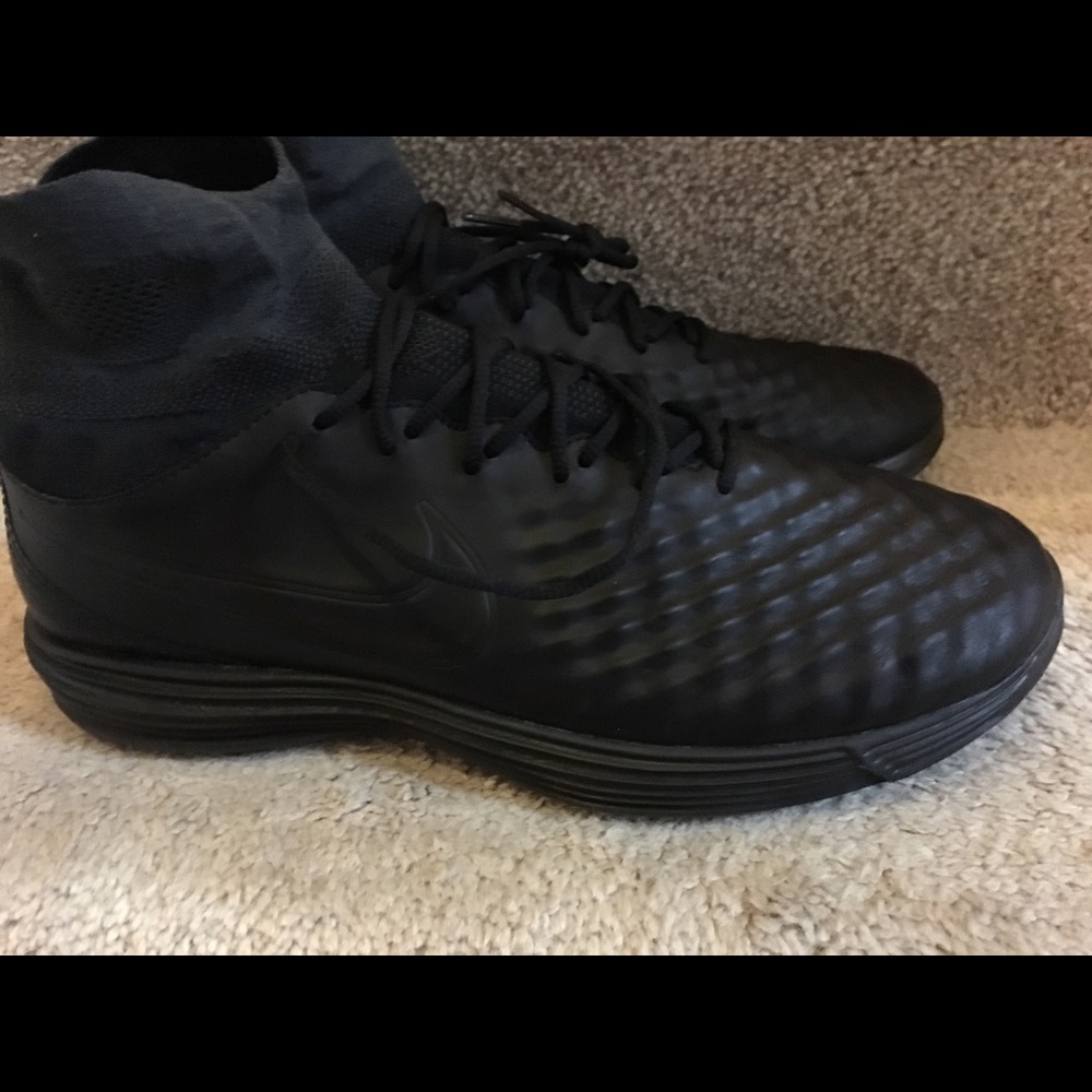 New size 12 men’s Nike lunar magista sneakers.