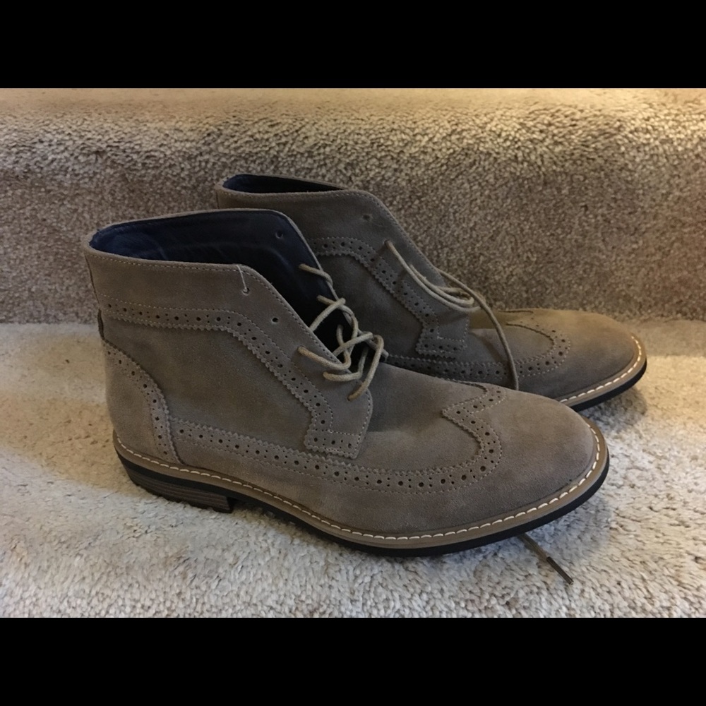 Joseph abboud men’s size 10 suede wingtip boots.